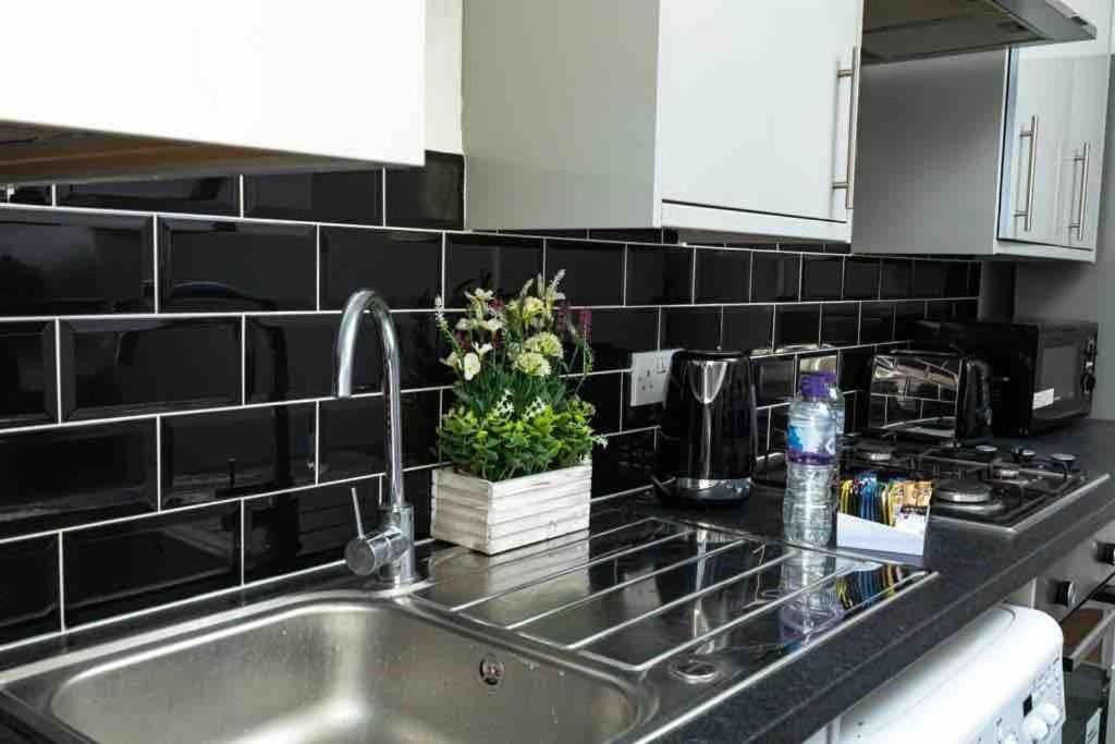 Spacious City Centre 2 Bedroom Apartment - Lt Apartment Лестер Екстер'єр фото
